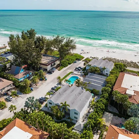 Coconuts Beachfront #110 Villa